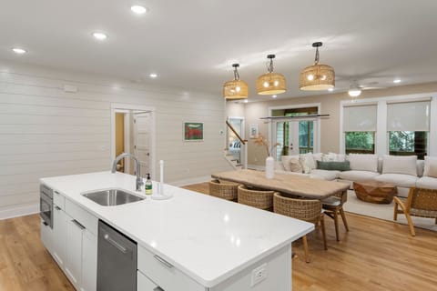 CL01: Creamsicle Cottage | Mid Level Overview