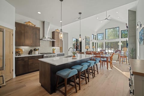 18185 Forestbrook-06