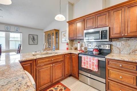 Kitchen | Dual Keurig/Drip Coffee Maker | Dishwasher | Cooking Basics