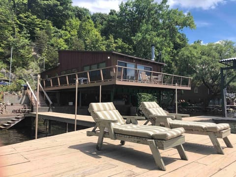 SUNSET HAVEN: This 2 bedroom, 1 bath property can sleep up to 6 guests and has parking for 4 vehicles.