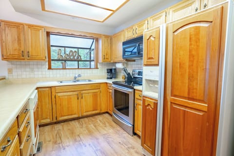 Kitchen has everything for making nice meals