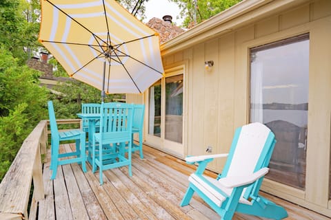 Great deck area with outdoor furniture