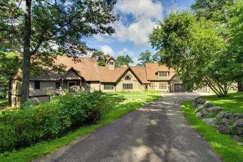 Lake Shore Vacation Rental | 7BR | 6.5BA | Stairs Required | 6,758 Sq Ft