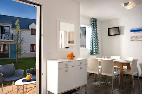 Loads of room at the dining table and the open concept is always nice for the cook.