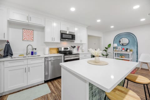 Fully loaded kitchen with high quality utensils, spices and everything you need