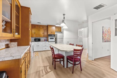 Kitchen island with 4 chairs