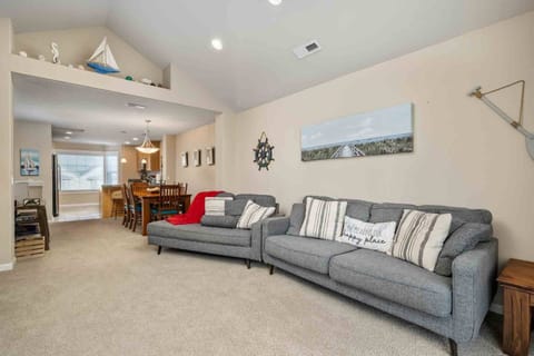 Sea La Vie is very comfy and is perfect for a cozy Oregon Coast day.