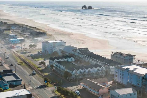 Welcome to the Sea La Vie. We hope we get to host you at this wonderful Rockaway Beach rental. Please reach out with any questions.