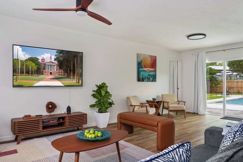 Kick back in our thoughtfully designed lounge. Featuring high-end MCM decor, high-speed streaming, and direct access to the outdoor patio and pool, it’s the heart of your home away from home.