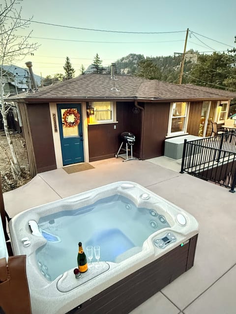 Imagine relaxing in this private hot tub after hiking, perfect for stargazing