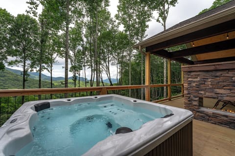 Hot tub over looking beautiful mountain views and gas burning fireplace.