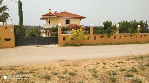 The Villa with the Aromatic Herbs 
 
