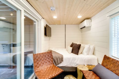 Nashwauk Vacation Rental | Studio | 1BA | 2 Steps to Enter | 160 Sq Ft