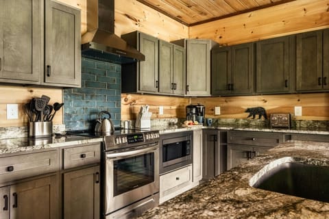 Stainless steel appliances throughout