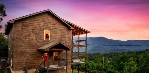 2 story home with incredible views!