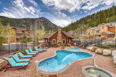 Shared Pool, Hot Tubs & Minnie`s Cabin Common Area - 2 Bedroom - Settler`s Creek 6524