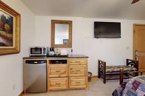 Lion Square 310E King Room