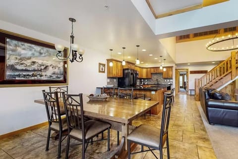 Lion Square 310E Dining Room