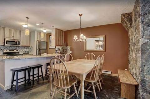 Dining Room-Evergreen 2 Bedroom-Gondola Resorts