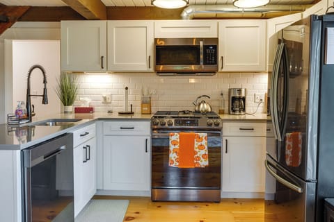 Fully stocked Chef's Kitchen. Gas Stove, Filtered Drinking Water, Coffee.