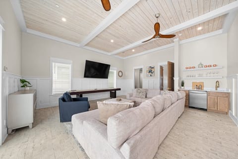 Laguna Sunset | Queen Over Queen Built-In Bunks | Wet Bar | Shuffle Board | 85in TV