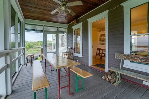 Screened-in Porch with Seating