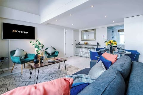 The open-plan living room and dining area benefit from a 50-inch Smart TV, a 4-seater dining table, a 3-seater breakfast bar, plenty of space to sit down in the evenings and a double sofa bed.