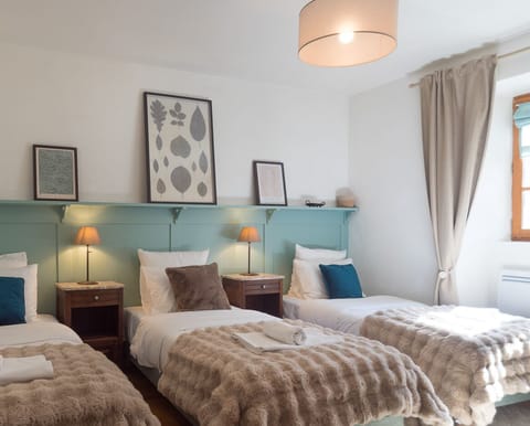 Bedroom 1 set a a triple 