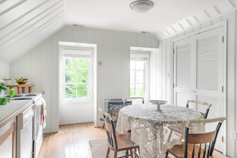 Ridge Room kitchen/dining