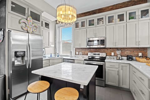 Kitchen: Marble countertops, sleek appliances, and exposed brick – your perfect cooking haven awaits!