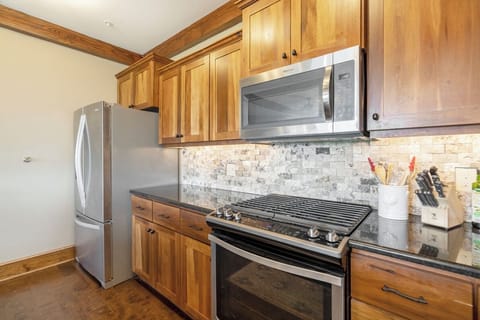 Kitchen--- Granite Counter-tops, Stainless Steel