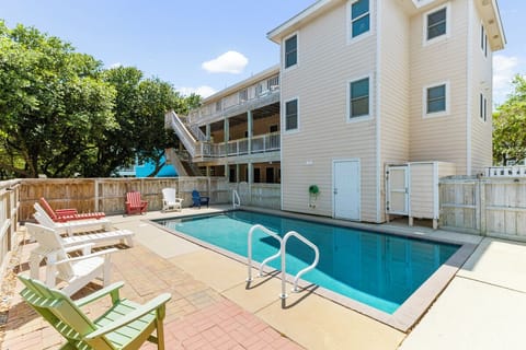 Rear Exterior & Private Pool