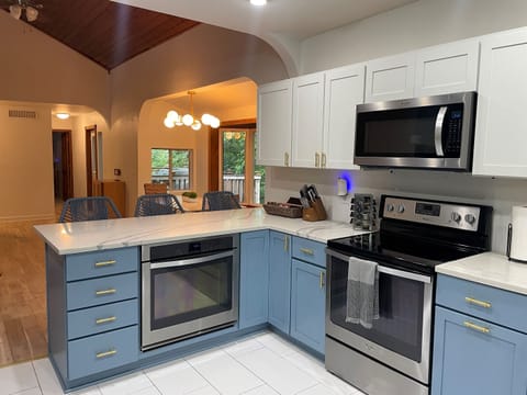 Fully Stocked New Kitchen