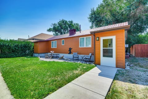 Cody Vacation Rental | 2BR | 1BA | 1,394 Sq Ft | 2 Steps Required