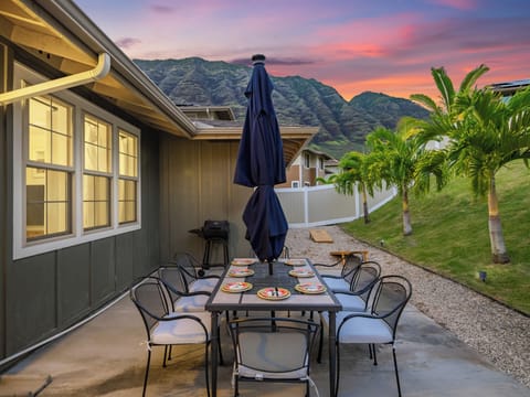 Private patio dining with sunset mountain views!