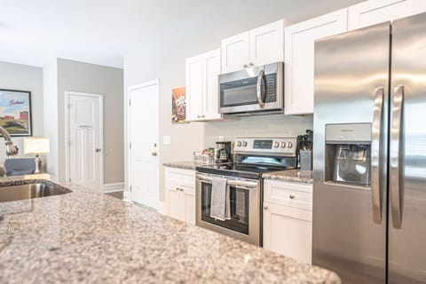 Kitchen equipped with all of the amenities needed to make this stay 5 star