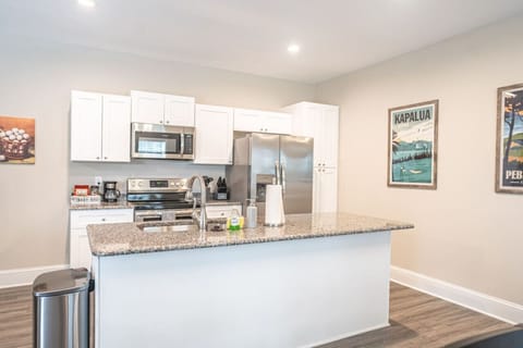 Kitchen equipped with all of the amenities needed to make this stay 5 star