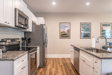 Dining room with seating for 8!