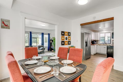 Seattle Vacation Rental | 3BR | 2BA | 1,100 Sq Ft | Steps Required