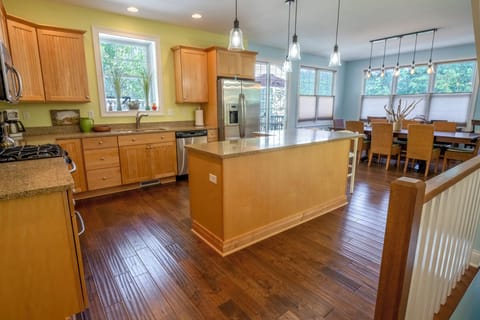 Main Level | Kitchen | Dining