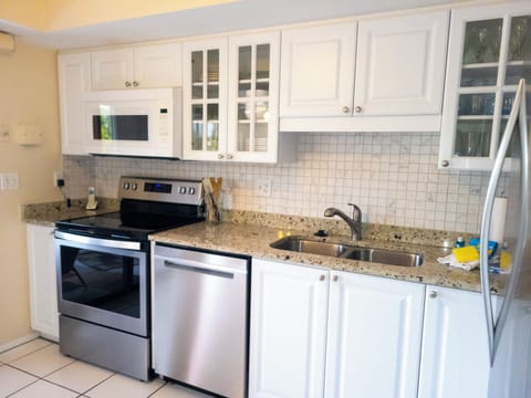 Riviera Beach 2C kitchen