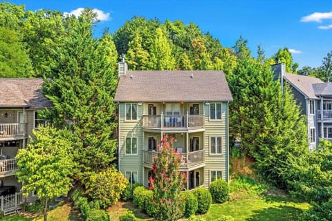 Mountains 4 Miles' exterior
