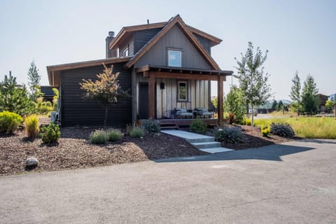 Welcome to 2 Wood Retreat!