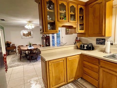 Bar between kitchen and dining room