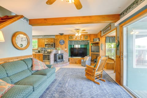 Living Room | 1st Floor | Queen Sleeper Sofa | Free WiFi