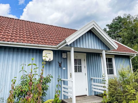 Sky, Plant, Building, Window, Tree, Wood, Land Lot, Cottage, House, Landscape