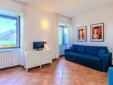 Sky, Plant, Cloud, Building, Window, Tree, Natural Landscape, Land Lot, House, Cottage