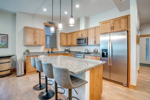 Kitchen | Drip & Keurig Coffee Maker