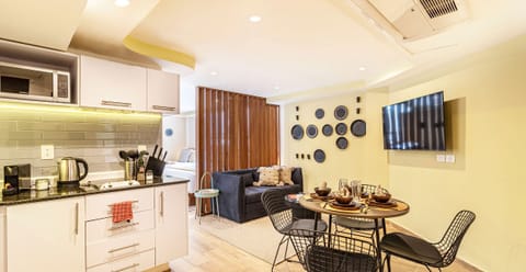 El mobiliario, la decoración y los servicios pueden variar ligeramente.