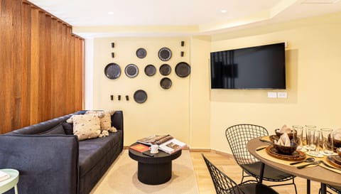 El mobiliario, la decoración y los servicios pueden variar ligeramente.